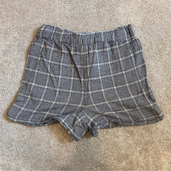 UO Plaid Shorts - Picture 2 of 3